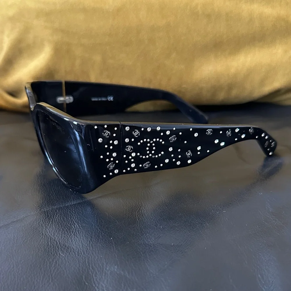 CHANEL Black Crystal-Embellished Sunglasses - Picture 6 of 11